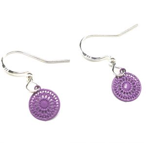 Boucles d'oreille avec bijoux ronds violets piloki